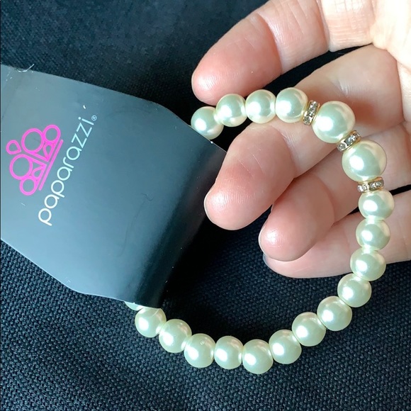 Paparazzi Radiantly Royal Gold & Pearls Bracelet. - Picture 4 of 4